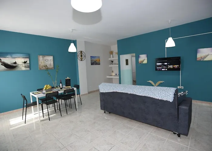 Bella's House Theológos