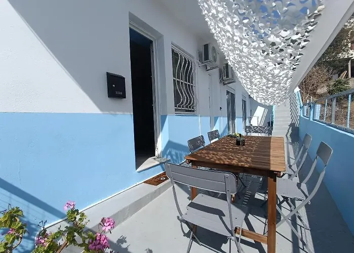 Bella's House Theológos